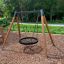 Bird Nest Single Swing (BNS 120 cm) in un ambiente di parco giochi all'aperto.