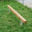 Trave di equilibrio Trim Trail Line installata sull'erba.