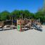 Windsor Modern Nature castle with slide su parco giochi sabbioso