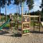Forest Castle with slide attrezzatura da parco giochi in un parco