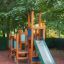 Tower with Slide struttura da gioco in legno con pareti da arrampicata e scivolo verde