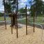 Attrezzatura fitness da esterno MF Training Set in un contesto di parco