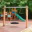 Altalena Singola - struttura in legno per parco giochi con varie altalene su superficie sabbiosa