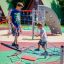 Attrezzature da gioco Starfish steel structure con bambini che si arrampicano e si bilanciano su reti e piattaf
