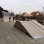 Rampa da skate Quarter-Pipe alta con bambini che giocano