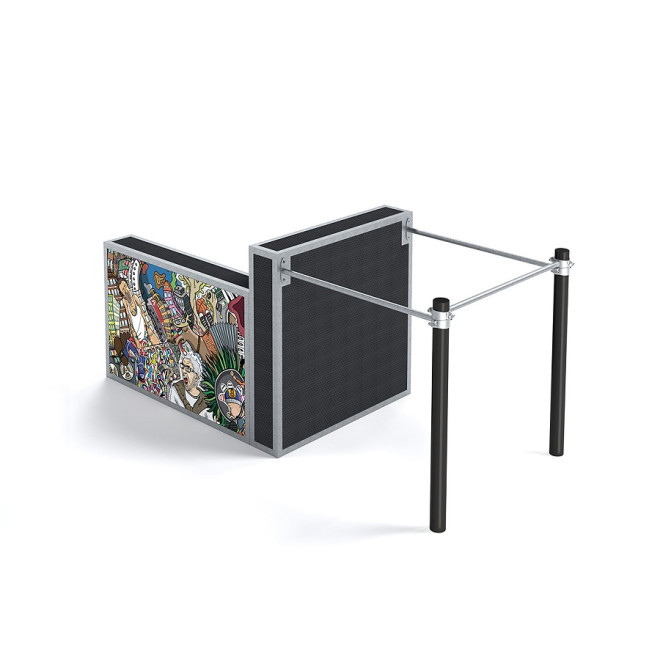 Small parkour set I con parete graffiti colorata e barre metalliche per saltare e arrampicarsi