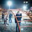 Cross Climber steel structure in un parco giochi di notte con bambini che giocano