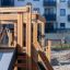 Struttura da parco giochi in legno per arrampicata di Climbing Kiosk Nature con scivolo ed elementi da arrampicata ins