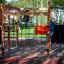 Bambini che giocano sulla struttura dell'area giochi Gorilla Nature.