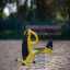 Attrezzatura da gioco Yacht Swing rocking in un'area sabbiosa