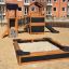Sandbox Nature struttura da gioco in legno con scivolo e ponte in area urbana.
