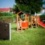 Parco giochi per bambini con casetta in legno, scivolo e Hidden corner steel structure.