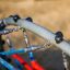 Primo piano di Mini Climber steel structure che mostra connessioni e corde.