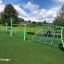Mini Climber steel structure in un parco giochi in una giornata di sole