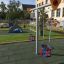 Baby Double Swing in un parco giochi con superfici di sicurezza e area verde sullo sfondo