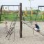 Kilimanjaro steel structure parco giochi con bambini che giocano sulla struttura per arrampicata e sullo scivolo.