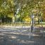 Medusa steel structure in un parco giochi soleggiato