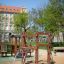 Sherwood wooden playhouse in un parco giochi.