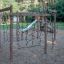 Rete da arrampicata Yellowstone wooden playhouse nel parco giochi