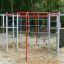 Attrezzature da gioco Orca steel structure nel parco con reti e corde per arrampicarsi.