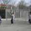 Attrezzatura da parco giochi all'aperto con una porta da calcio.