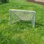 Mini porta da calcio in metallo Mini Goal sull'erba.