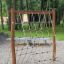 Butterfly climbing net in una struttura da gioco in legno
