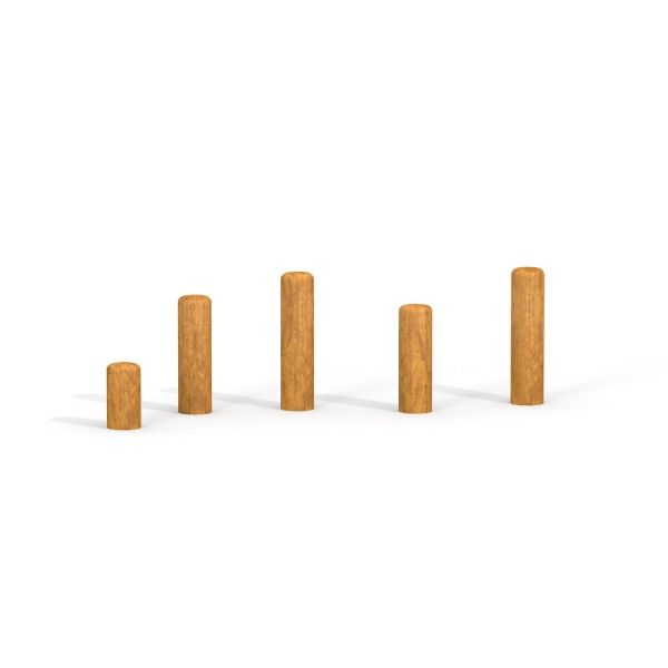 Pali di equilibrio in legno di varie altezze delle attrezzature da parco giochi Cape Code.