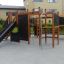 Attrezzature da parco giochi in legno con superficie Wetpour 100
