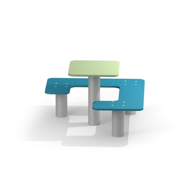Square bench and table con piano verde e panche blu.