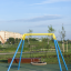 Parco giochi con la Silver Single Swing (BNS) e un moderno design della seduta circolare.