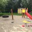 Parco giochi con Toddler Tower Slide e giochi per la sabbiera.