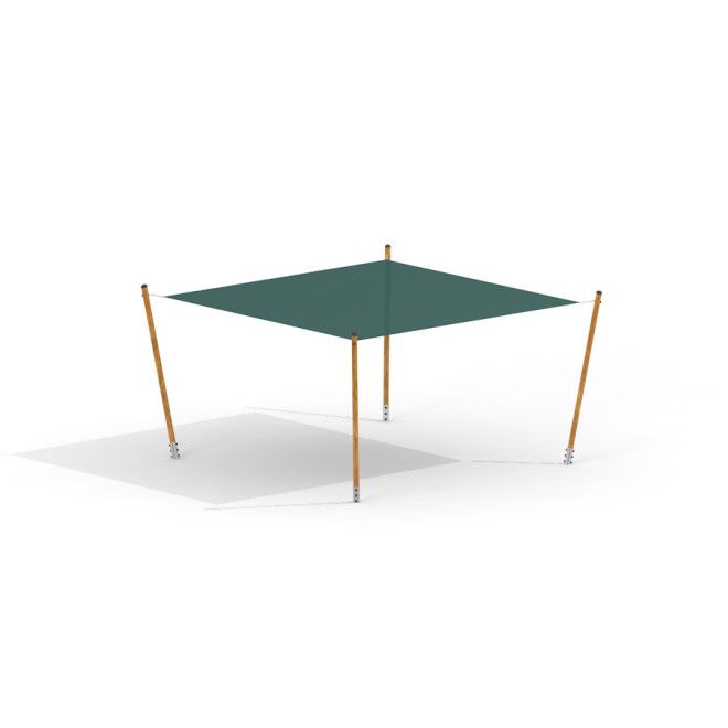 Tenda parasole quadrata Pioneer con pali di legno e copertura in tessuto verde per l'ombra del parco giochi.