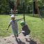 Due ragazzi che giocano sul Medium Cableway with platform in un parco.