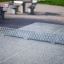 Tavolo da esterno Concrete table tennis, in-ground in un parco.