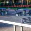 Tavolo Concrete table tennis, in-ground in un contesto di parco.
