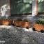 Wooden flowerpot II in diverse dimensioni usate come contenitori per piante da esterno.
