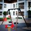 Swing Frame (double swing) in un moderno parco giochi.