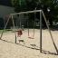 Swing Metal Frame (double swing) in un parco giochi sabbioso.