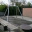 Swing Metal Frame (single swing) in un parco giochi.