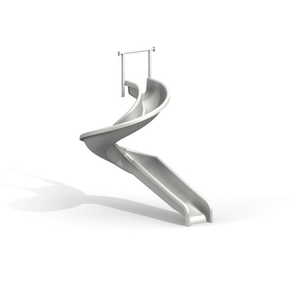 Attrezzatura da parco giochi con scivolo a spirale bianco.