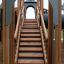 Scala in legno di Camelot castle with slide in un parco giochi.