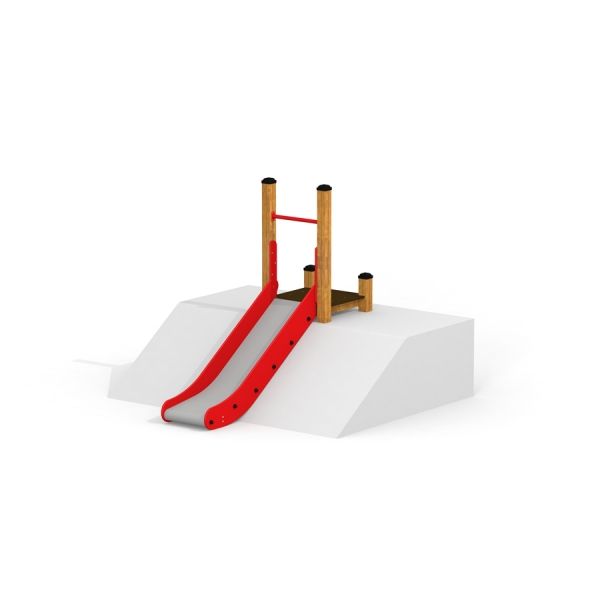 Hill Slide SL90 in legno con superficie scorrevole rossa sulla piattaforma del parco giochi.