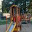 Dixie playhouse with slide in un parco giochi