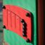 Dettaglio del pannello Smart playhouse with slide in verde e rosso