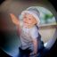 Bambino che gioca all'interno di Smart playhouse with slide