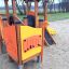 Parco giochi per bambini con casetta gioco intelligente in legno e scivolo.
