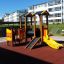 Smart playhouse with slide in un parco giochi.