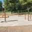 Area fitness all'aperto con Stretching bar e stazioni di allenamento