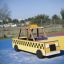 Struttura da parco giochi in legno Taxi in un parco, in stile classico taxi giallo.